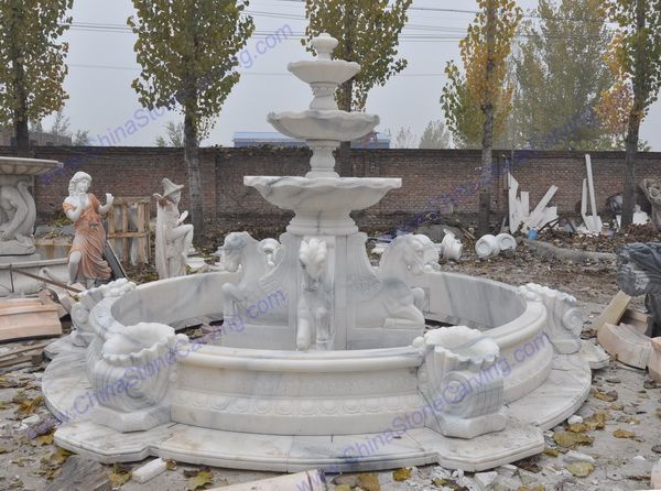    horse stone fountain